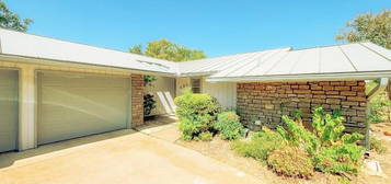 404 Rio, Horseshoe Bay, TX 78657