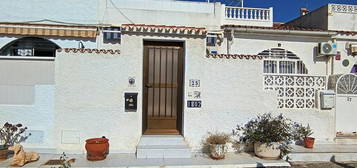 Chalet en calle Híjar, La Siesta - El Salado - Torreta, Torrevieja