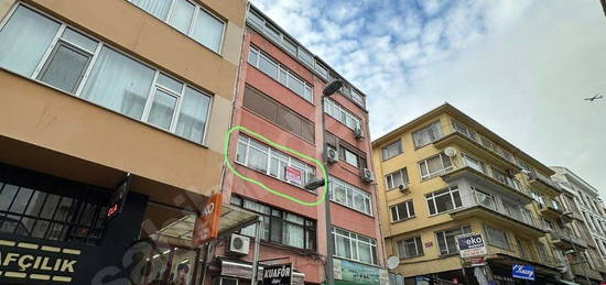 ÇIRAĞAN ASARİYE CADDESİNDE 3+1 ARAKAT SATILIK FIRSAT DAİRE