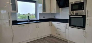 Flat to rent in Lulworth Avenue, Wembley HA9