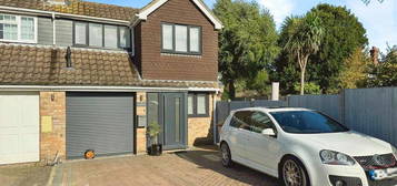 3 bedroom semi-detached house to rent