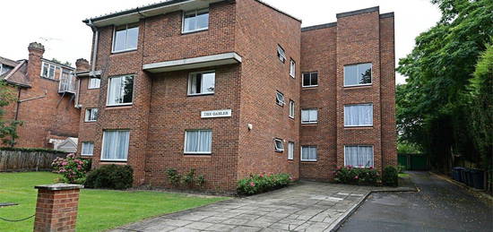 Flat to rent in Holden Avenue, Woodside Park N12