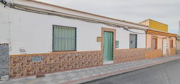 Chalet adosado en venta en calle Menéndez Pelayo