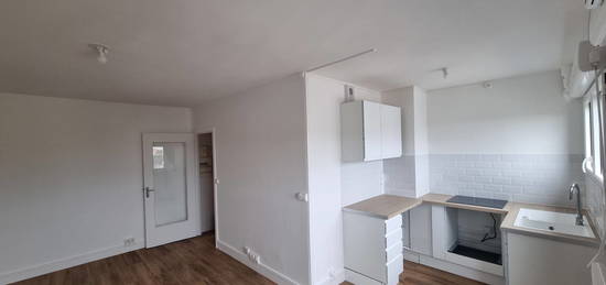 Studio  à louer, 1 pièce, 28 m², Étage 7/8