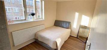 Room to rent in Amina Way, London SE16
