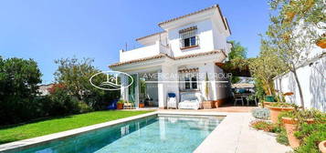 Chalet en calle Gran Vía Los Gallos en Ctra de La Playa - La Coquina, Chiclana de la Frontera