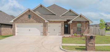 9703 SW 38th St, Yukon, OK 73099