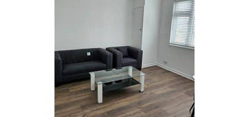 2 bed flat to rent