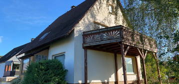 Solides 1-Familienwohnhaus mit Terrasse, Balkon und Garage in schöner Sackgassenlage von Heinsen