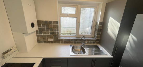 Flat to rent in Verulam Place, Bournemouth BH1