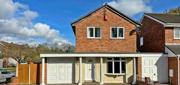 3 bedroom link detached house for sale