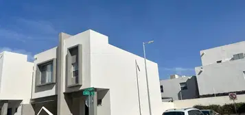 HERMOSA CASA EN VENTA, FRACCIONAMIENTO RESERVA PONIENTE