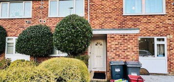 Maisonette for sale in Channel Close, Hounslow, Greater London TW5