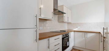 6 bedroom terraced house to rent