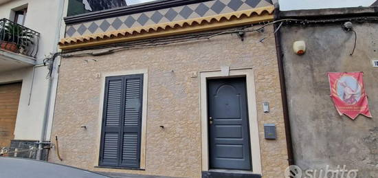 Casa singola ristrutturata con cortile