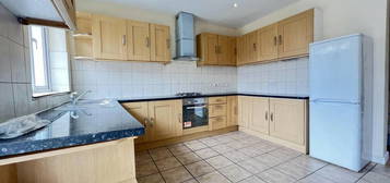 4 bedroom semi-detached house