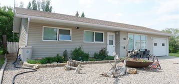 704 Leeville DRIVE, Assiniboia, SK S0H 0B0