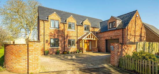 6 bed detached house for sale