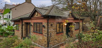 Bungalow for sale in Constitution Rise, London SE18