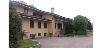 Villa in vendita in via G. Verdi, 10