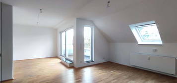 Super geschnittene 4 Zimmer Wohnung mit Balkon!