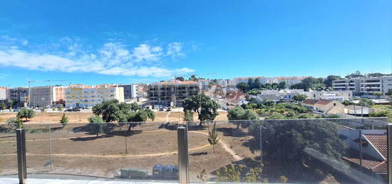 Apartamento T3 construção nova Quinta da Amizade