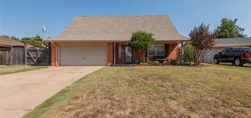 7308 N Norman Rd, Warr Acres, OK 73132