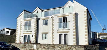 Flat to rent in Pentire Crescent, Newquay TR7