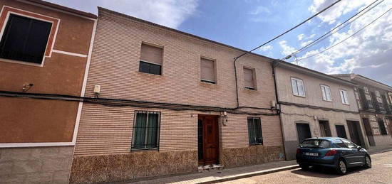 Casa adosada en Consuegra