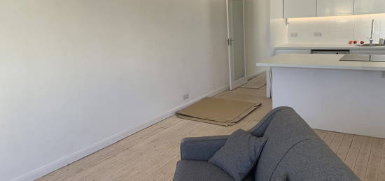 Flat to rent in College Place, Brighton BN2