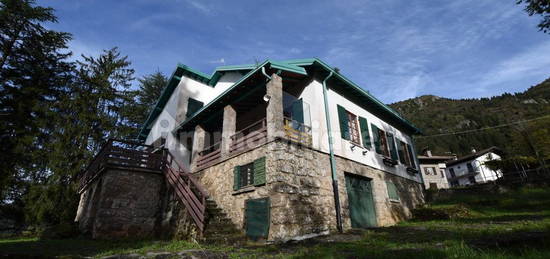 Villa unifamiliare via Bortolo Belotti, Centro, Castione della Presolana