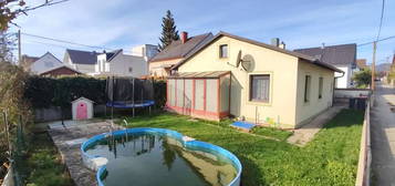 Bestpreis: Einfamilienhaus mit Garten und Pool. Anschauen lohnt sich