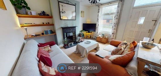 2 bed terraced house to rent