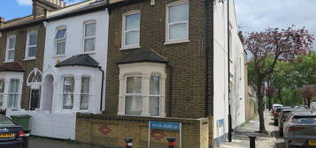 End terrace house to rent in Alloa Road, London SE8