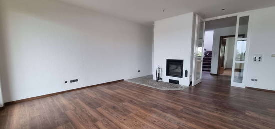 4- Zimmer Maisonette Wohnung mit Dachterrasse und Balkon im zweiten und dritten Geschoß eines MFH