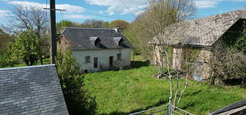 Ancien corps de ferme avec dépendances à rénover entièrement