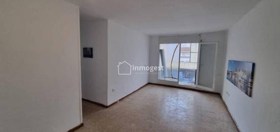 Piso en venta en Àngel Guimerà, Centre