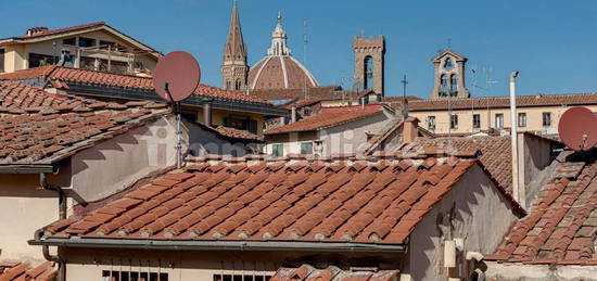 Quadrilocale quartiere Santa Croce, Piazza della Repubblica, Firenze