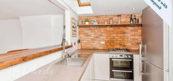 Flat to rent in High Street, Tenterden TN30