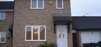 Terraced house to rent in Fieldfare Green, Luton LU4