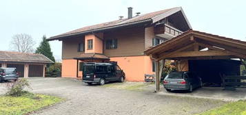 Gepflegte und schöne 3-Zimmer-Wohnung im 1.OG mit Balkon im Ausblick in einem 5-Familienhaus