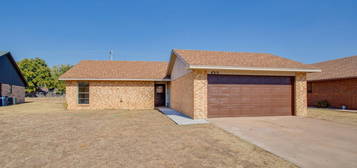 4310 Rampart St, Enid, OK 73703