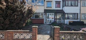 Terraced house to rent in Mitcham Road, Croydon CR0