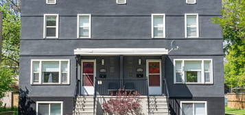 6718 110th St NW, Edmonton, AB T6H 3E7