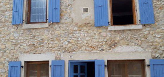 Maison de village, jardin, garage au pied du Vercors