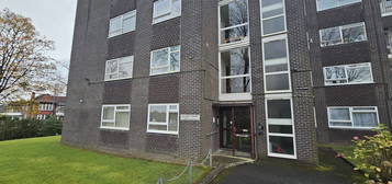 Flat to rent in Hilltop Court, Crumpsall M8