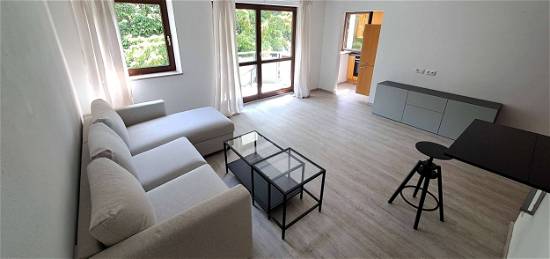 Wohnung mit Balkon und TG - Stellplatz, möbliert im beliebten Wohnviertel Schmutterpark Neusäß