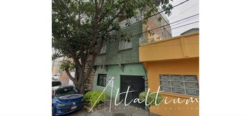 Se Vende Casa En Subteniente Mario Fernando López Portillo (sur 121 A), No 349, Escuadrón 201, Iztapalapa, Cdmx. Vg5-di