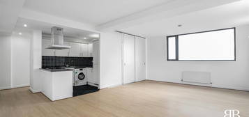 Flat for sale in Shaftesbury Road, London E7