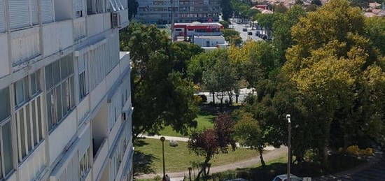 Arrendamento de Apartamento T2  na rua João Frederico Ludovice, 34